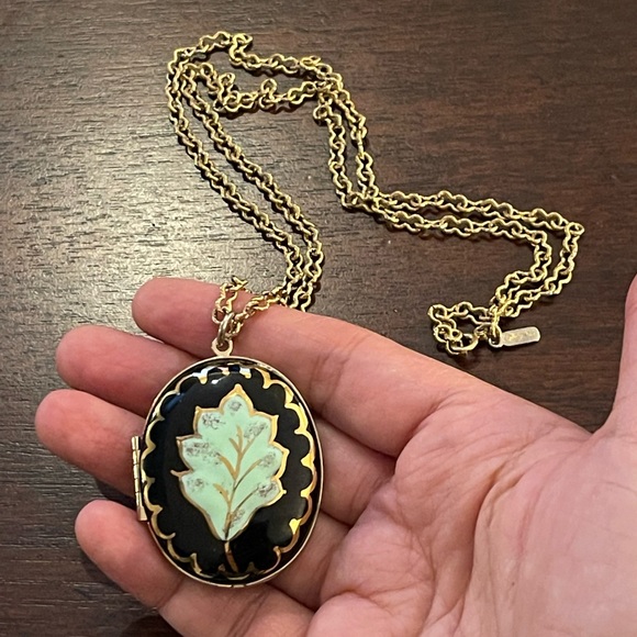 Black enamel gold tone locket and Monet gold tone chain - Picture 3 of 8